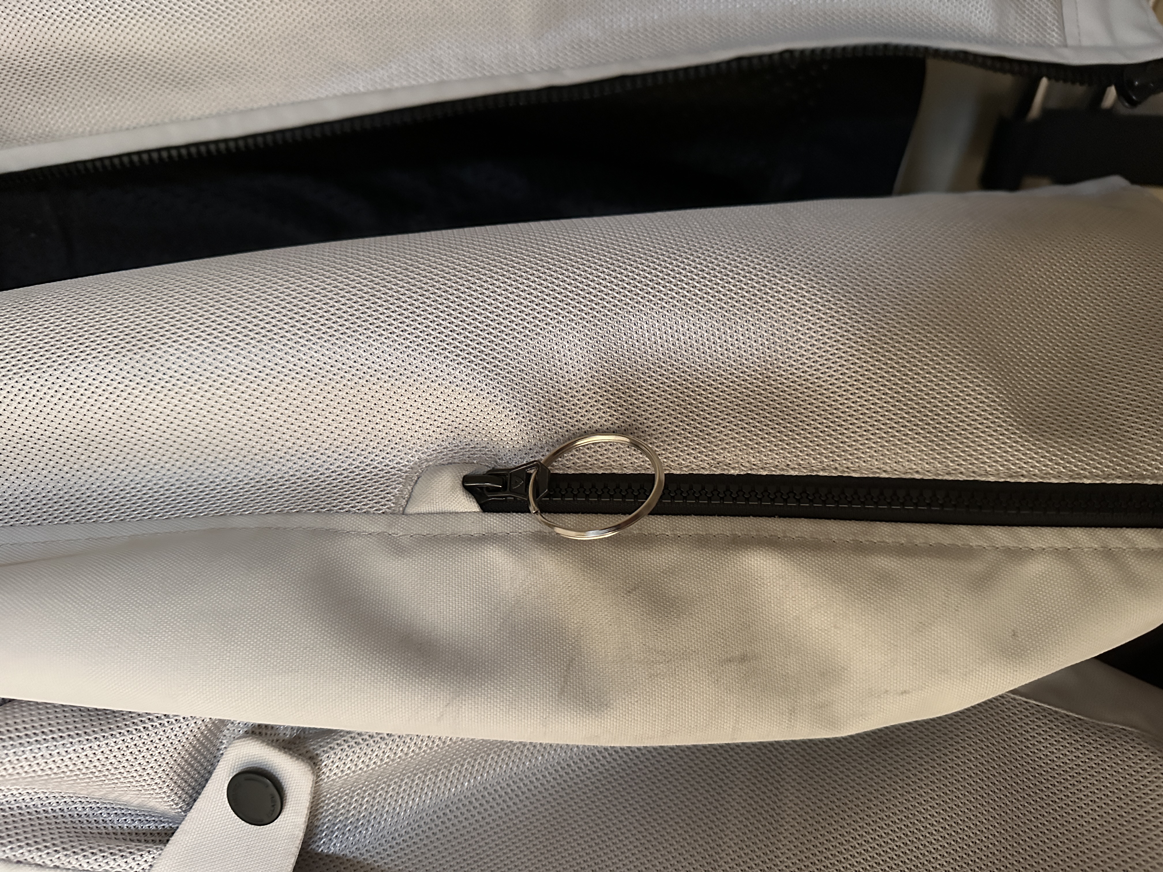 Jacket with pull ring